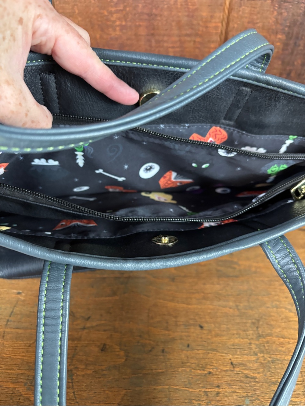Loungefly Disney Pre-loved Hocus Pocus Sanderson Sisters Black Tote Bag - Picture 6 of 12